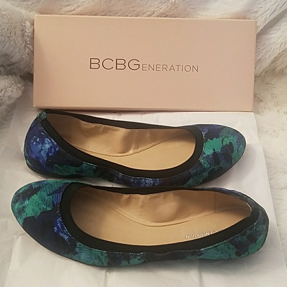 BCBG Comfort Elastic Ballet Flats